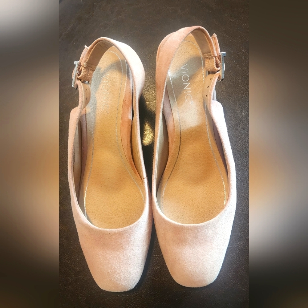 Vionic Heels with heels strap